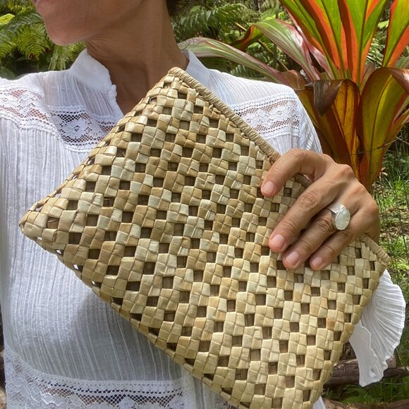 Hand Woven Lauhala Clutch, Zipper Closure - Picture 3 of 7